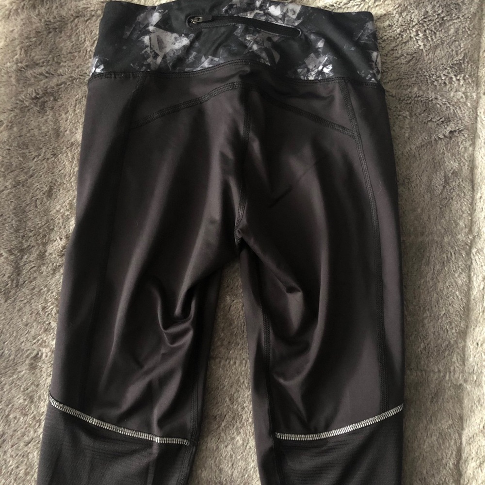 Old navy workout capris, size XS